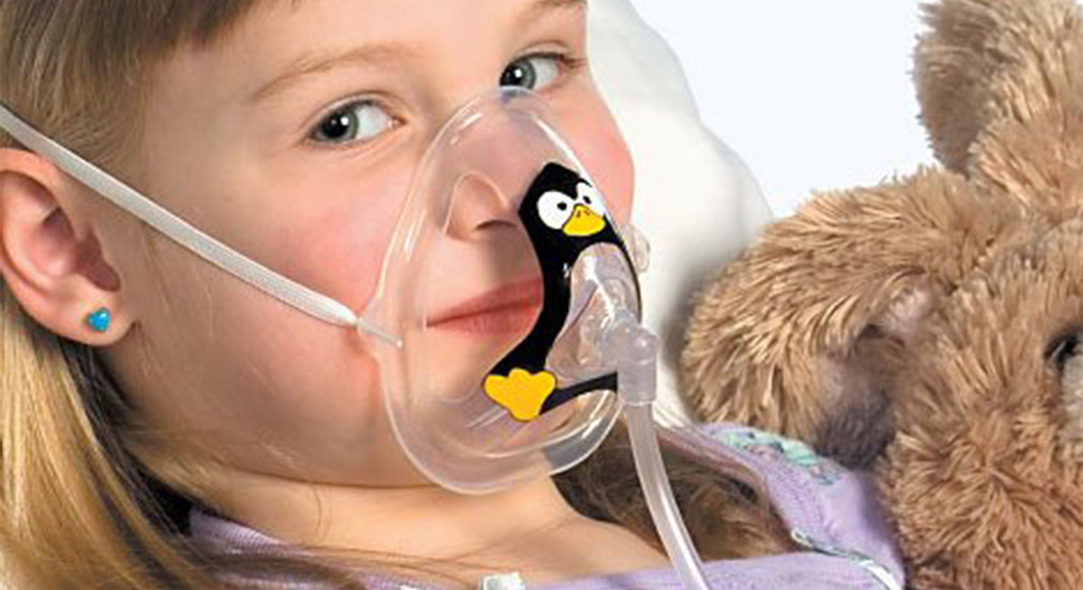 Зачем кислородные маски. Ребенок в кислородной маске. Маска кислородная детская. Кислородотерапия у детей.